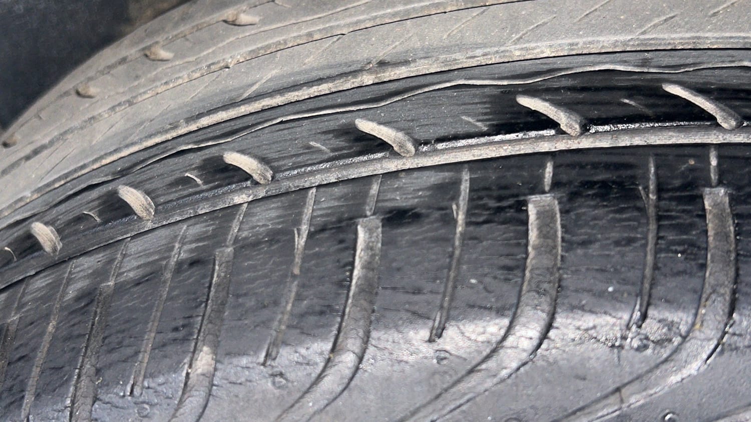 Used 2012 Maruti Suzuki Swift Dzire ZXI Petrol Manual tyres LEFT REAR TYRE TREAD VIEW