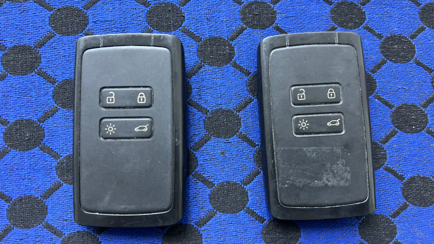 Used 2022 Renault Triber RXZ EASY-R AMT Petrol Automatic extra CAR KEY VIEW