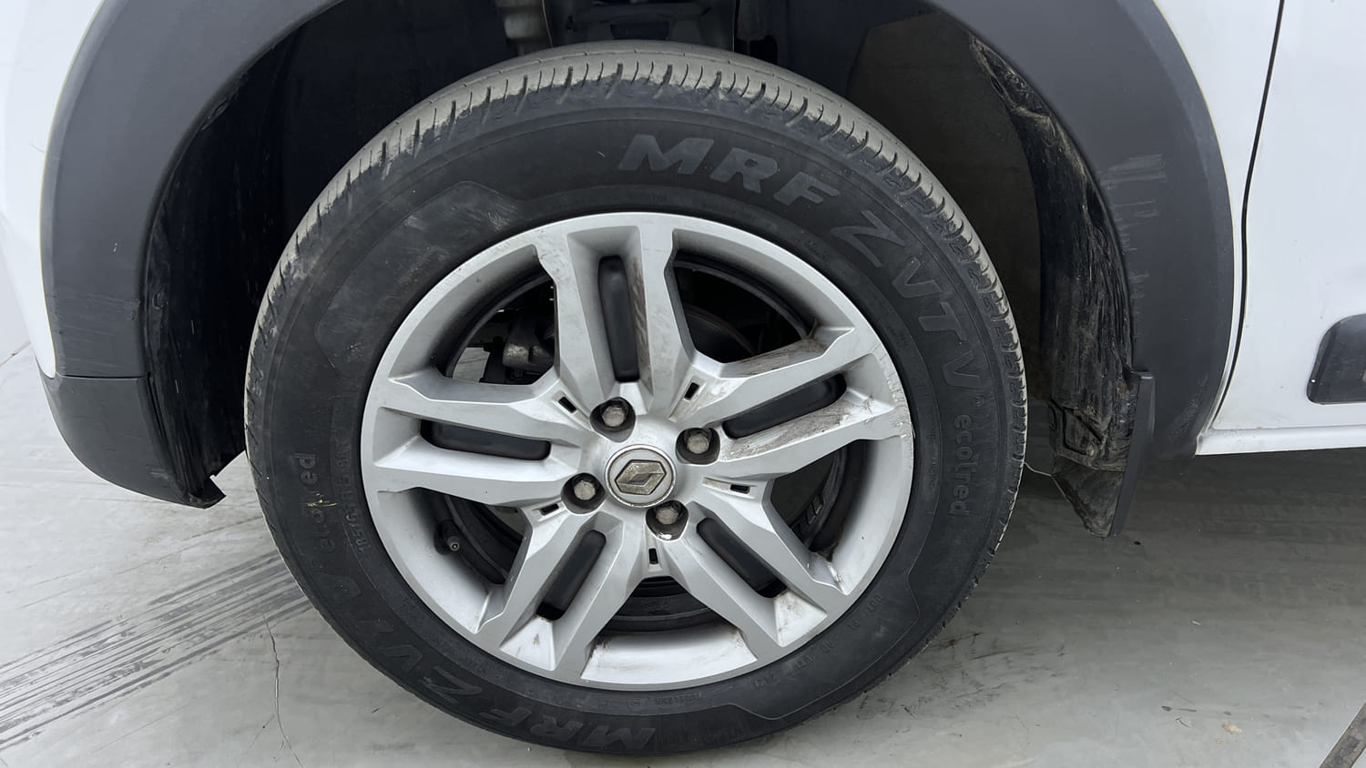 Used 2022 Renault Triber RXZ EASY-R AMT Petrol Automatic tyres LEFT FRONT TYRE RIM VIEW
