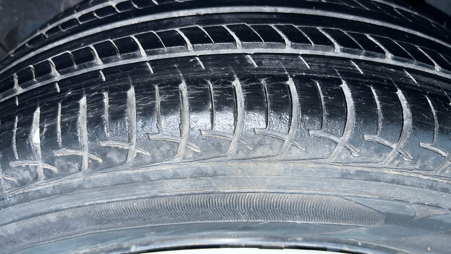 Used 2016 Maruti Suzuki Baleno Delta 1.2 Petrol Manual tyres LEFT REAR TYRE TREAD VIEW