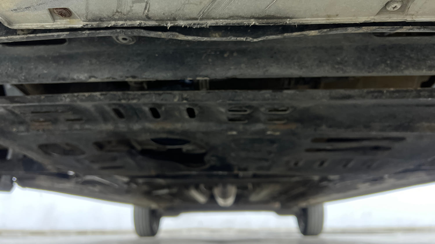 Used 2022 Renault Triber RXZ EASY-R AMT Petrol Automatic extra FRONT LEFT UNDERBODY VIEW