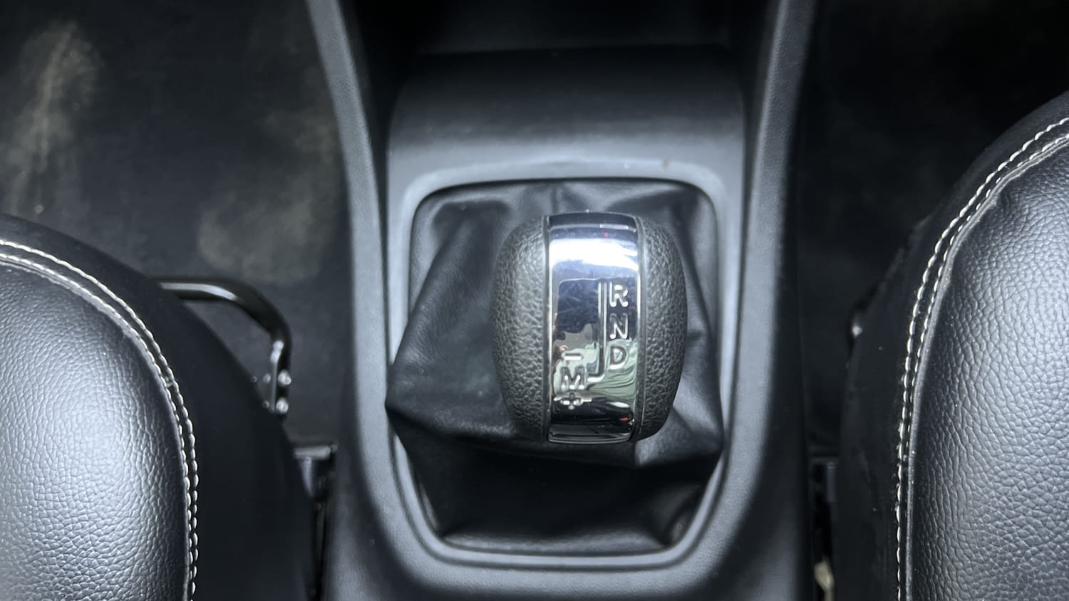 Used 2022 Renault Triber RXZ EASY-R AMT Petrol Automatic interior GEAR  KNOB VIEW