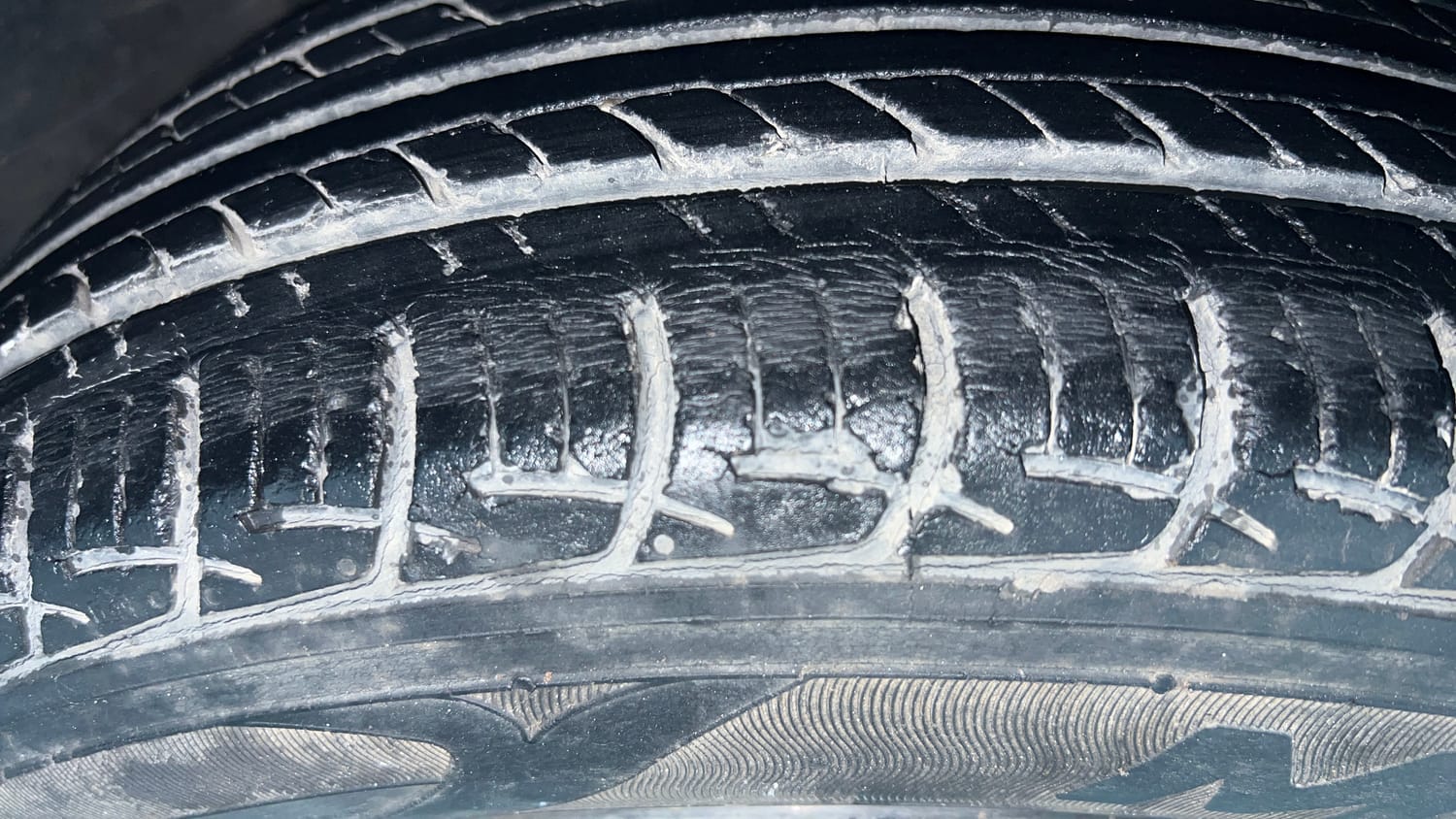 Used 2016 Maruti Suzuki Baleno Delta 1.2 Petrol Manual tyres RIGHT FRONT TYRE TREAD VIEW
