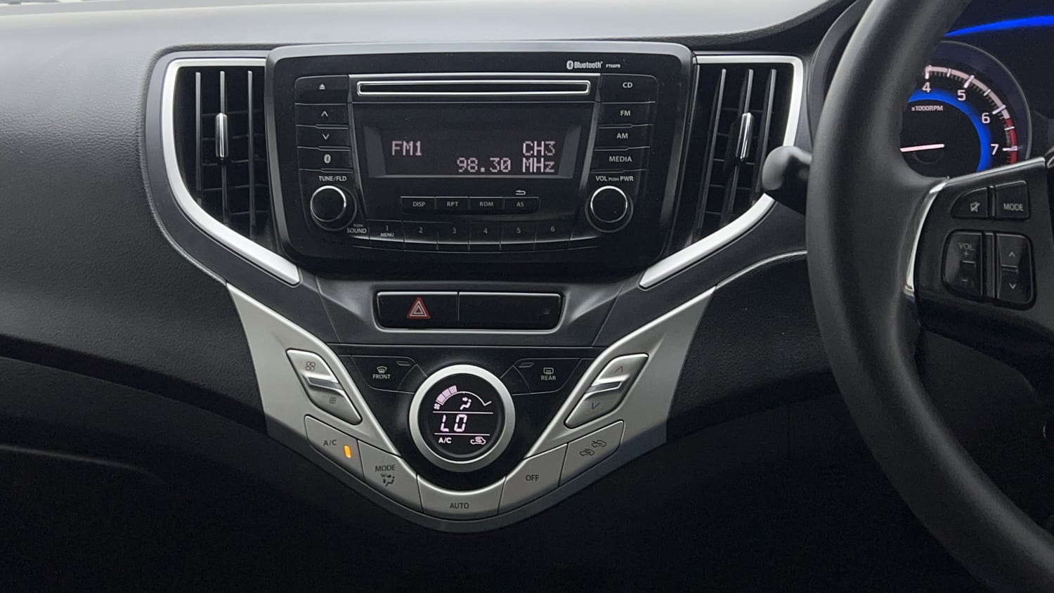 Used 2016 Maruti Suzuki Baleno Delta 1.2 Petrol Manual interior MUSIC SYSTEM & AC CONTROL VIEW