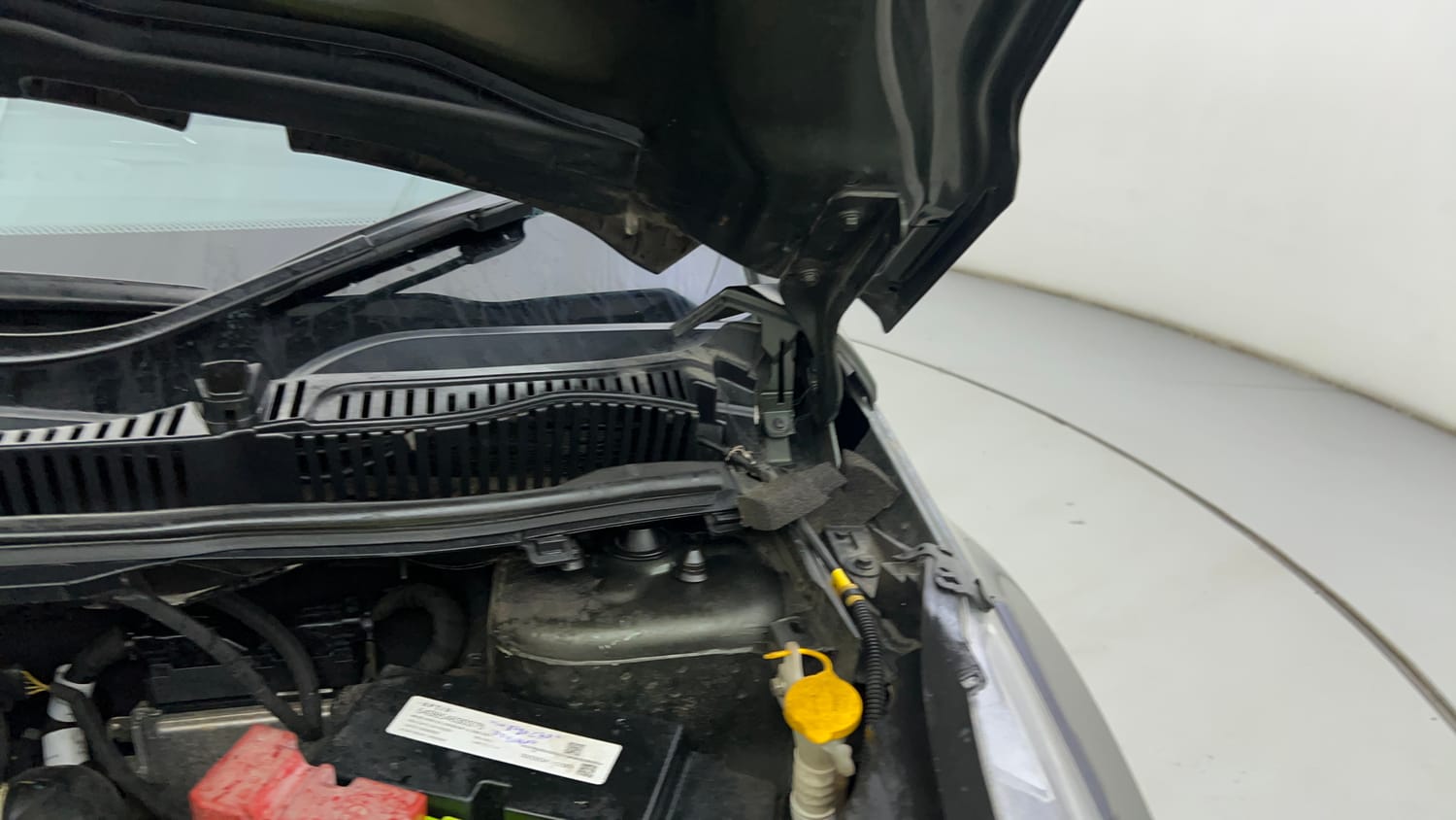Used 2022 Tata Nexon XZA Plus Diesel Diesel Automatic engine ENGINE LEFT SIDE HINGE & APRON VIEW