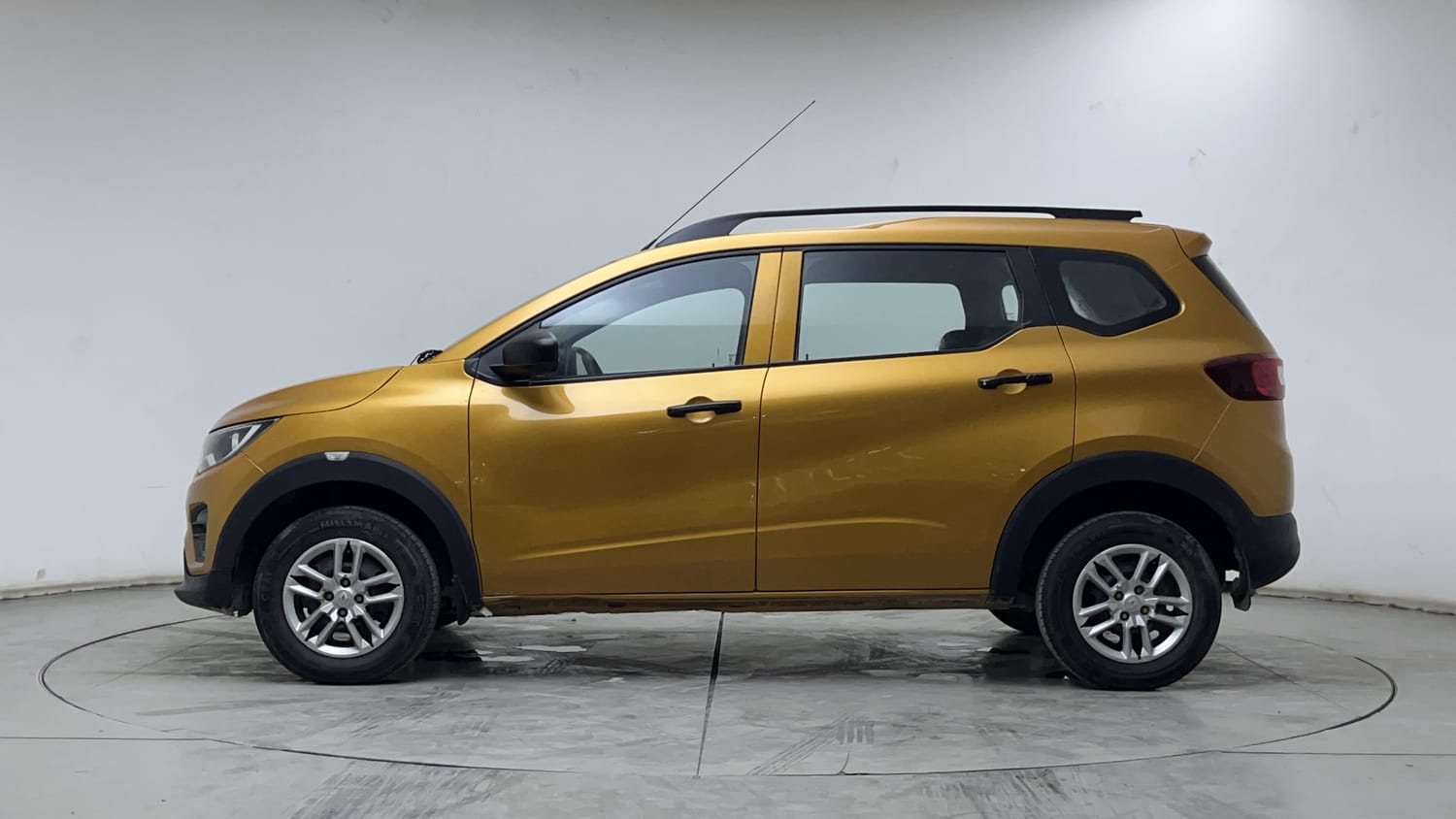 Used 2022 Renault Triber RXL Petrol Manual exterior LEFT SIDE VIEW