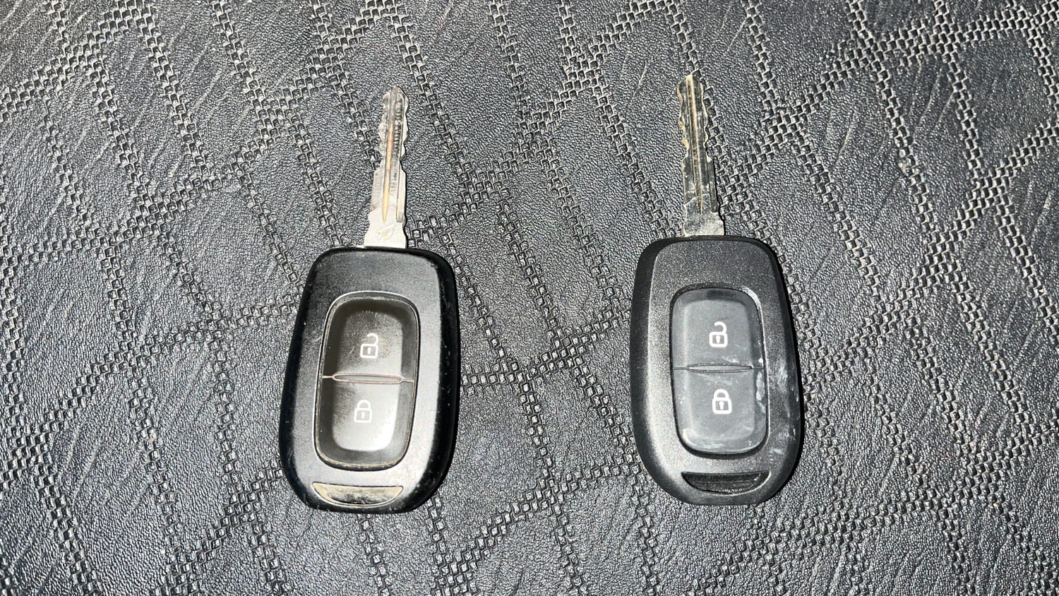 Used 2022 Renault Triber RXL Petrol Manual extra CAR KEY VIEW