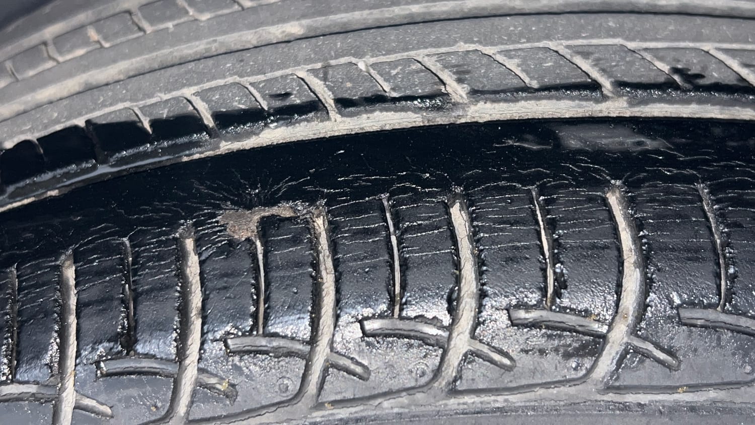 Used 2012 Maruti Suzuki Swift Dzire ZXI Petrol Manual tyres RIGHT FRONT TYRE TREAD VIEW