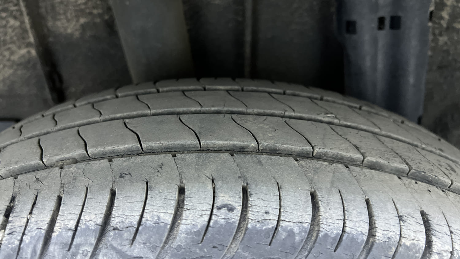 Used 2022 Renault Triber RXZ EASY-R AMT Petrol Automatic tyres RIGHT REAR TYRE TREAD VIEW