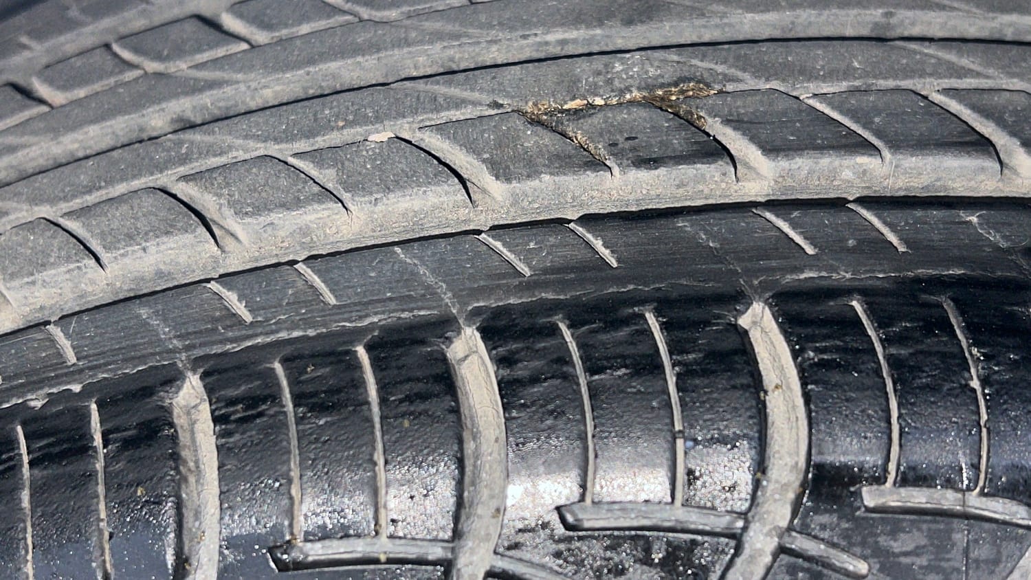 Used 2012 Maruti Suzuki Swift Dzire ZXI Petrol Manual tyres LEFT FRONT TYRE TREAD VIEW