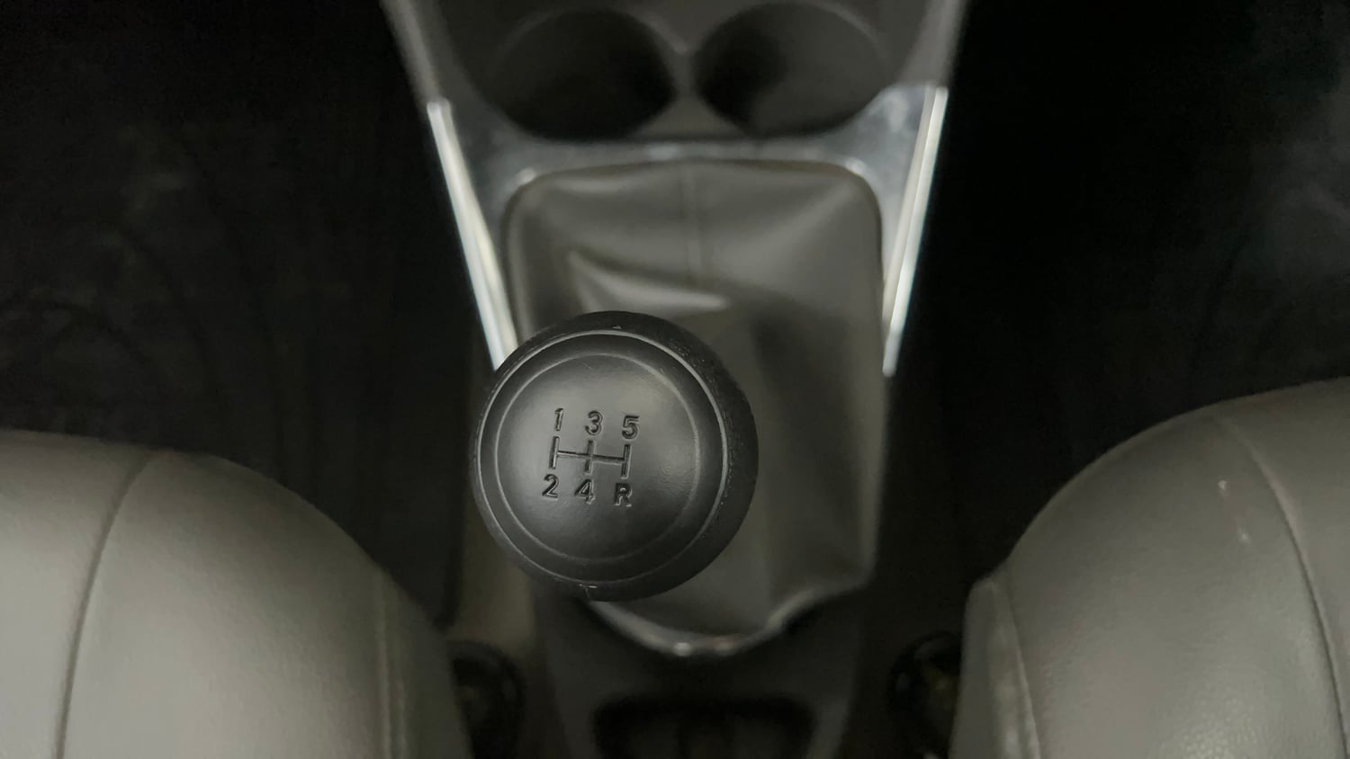 Used 2015 Toyota Etios VX Petrol Manual interior GEAR  KNOB VIEW