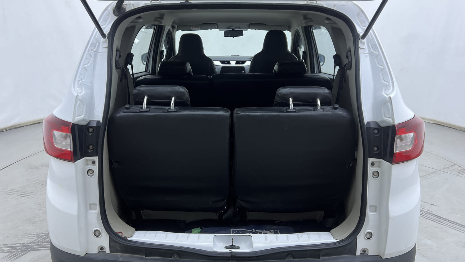 Used 2022 Renault Triber RXZ EASY-R AMT Petrol Automatic interior DICKY INSIDE VIEW