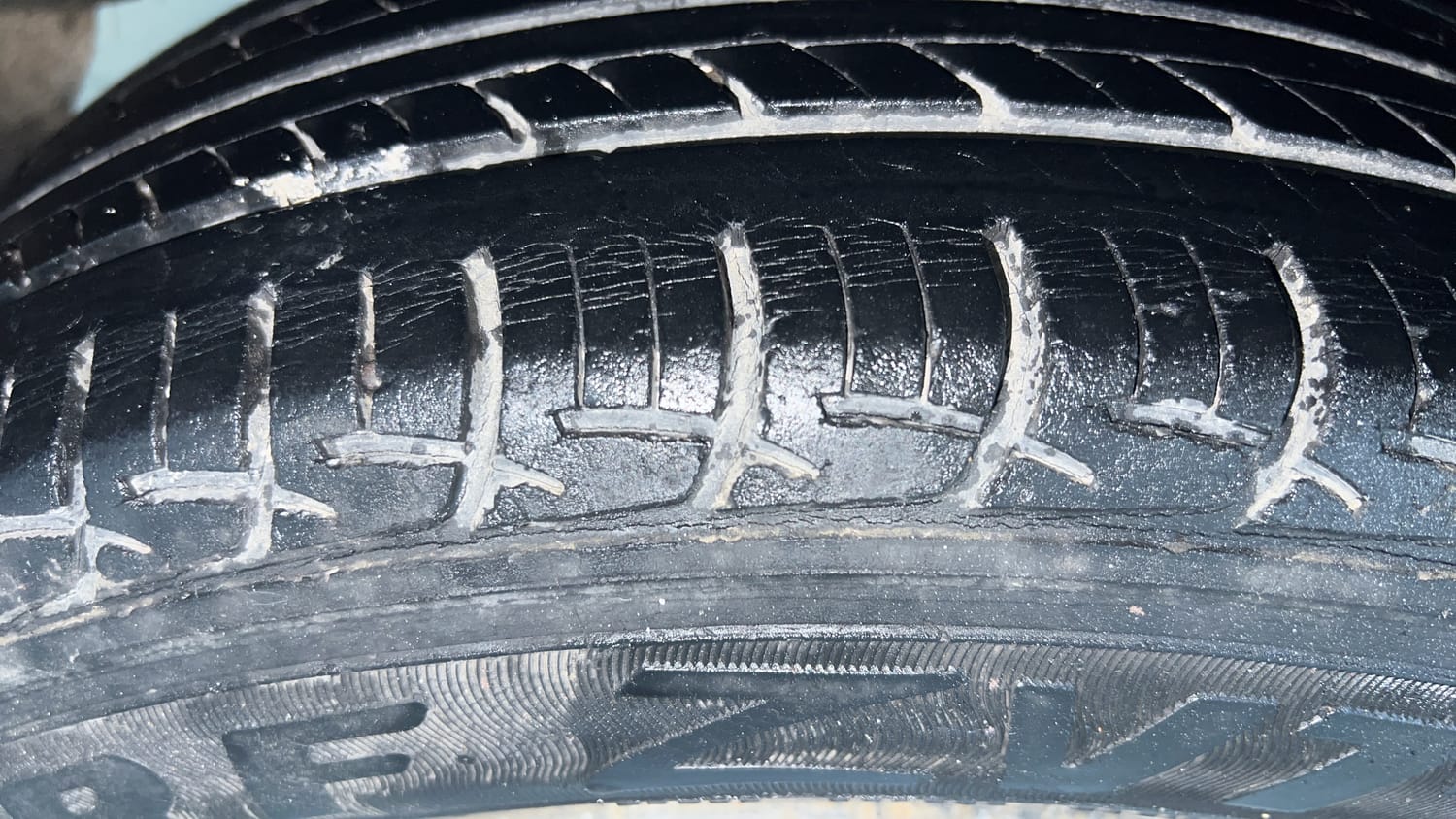 Used 2016 Maruti Suzuki Baleno Delta 1.2 Petrol Manual tyres RIGHT REAR TYRE TREAD VIEW