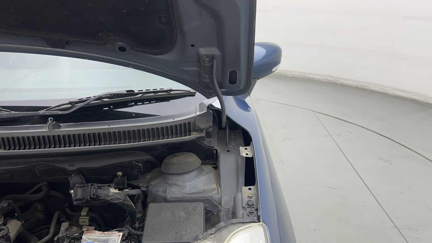 Used 2016 Maruti Suzuki Baleno Delta 1.2 Petrol Manual engine ENGINE LEFT SIDE HINGE & APRON VIEW