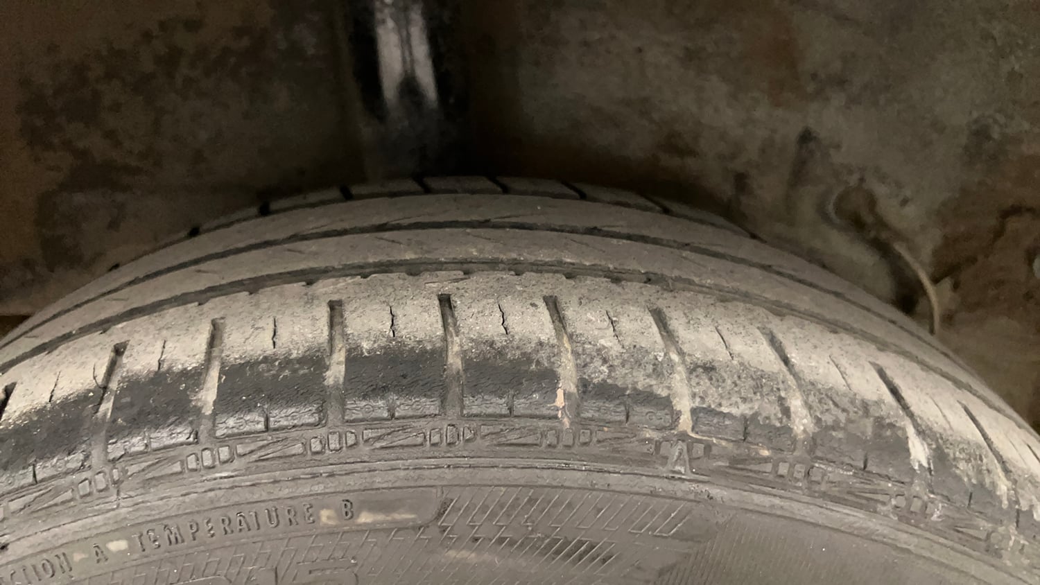 Used 2015 Toyota Etios VX Petrol Manual tyres RIGHT REAR TYRE TREAD VIEW
