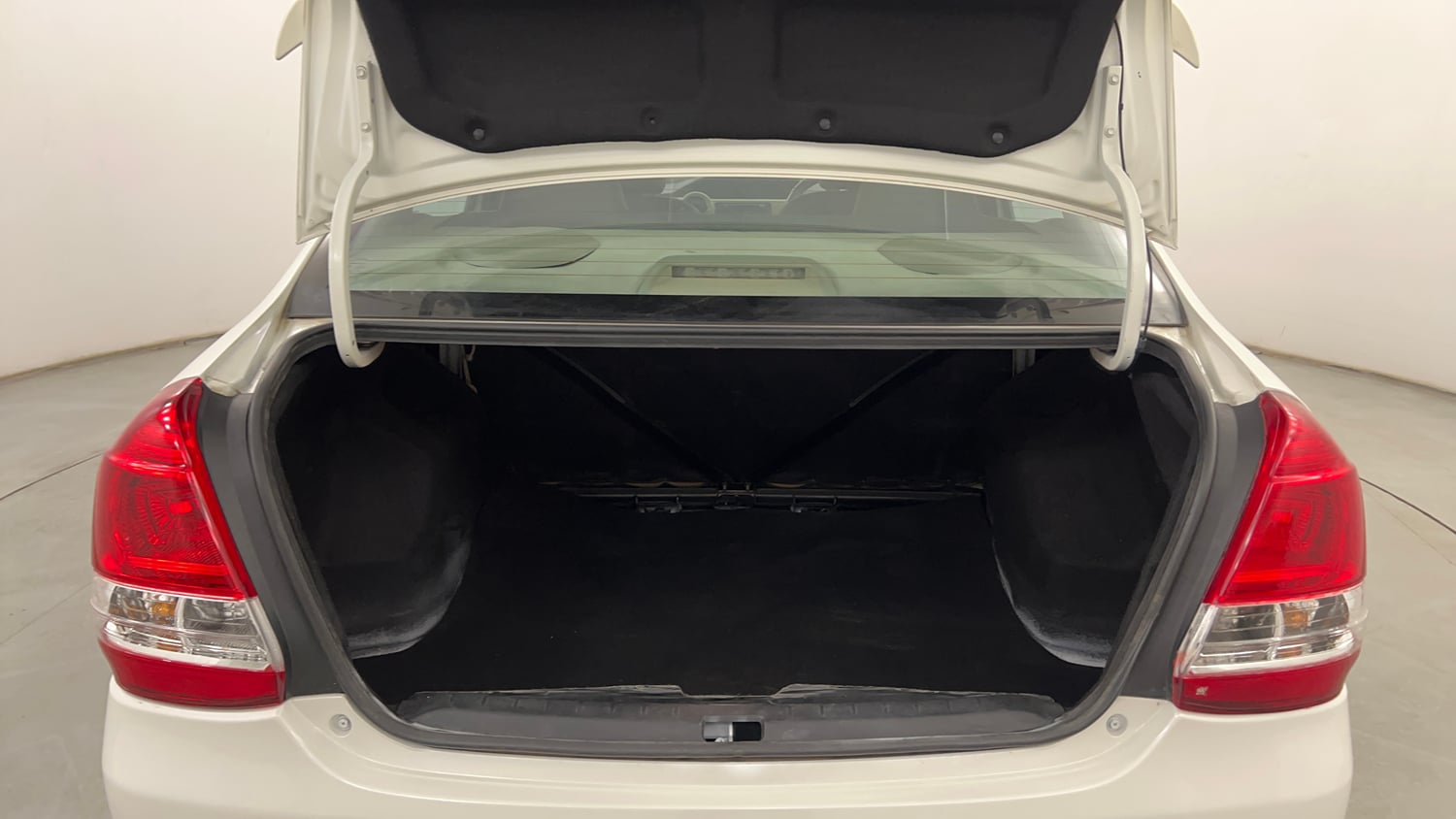 Used 2015 Toyota Etios VX Petrol Manual interior DICKY INSIDE VIEW