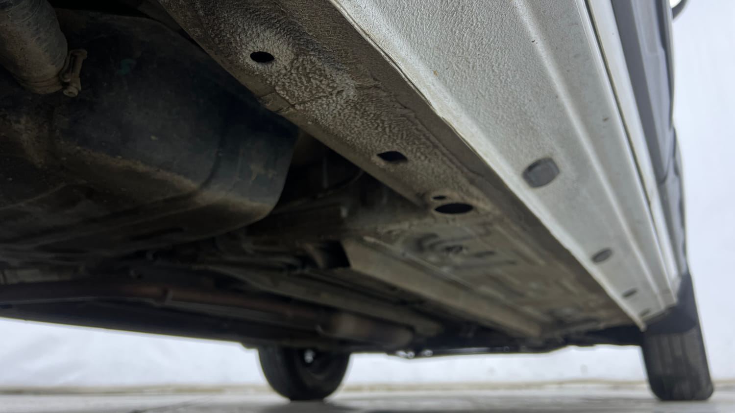 Used 2022 Renault Triber RXZ EASY-R AMT Petrol Automatic extra REAR RIGHT UNDERBODY VIEW