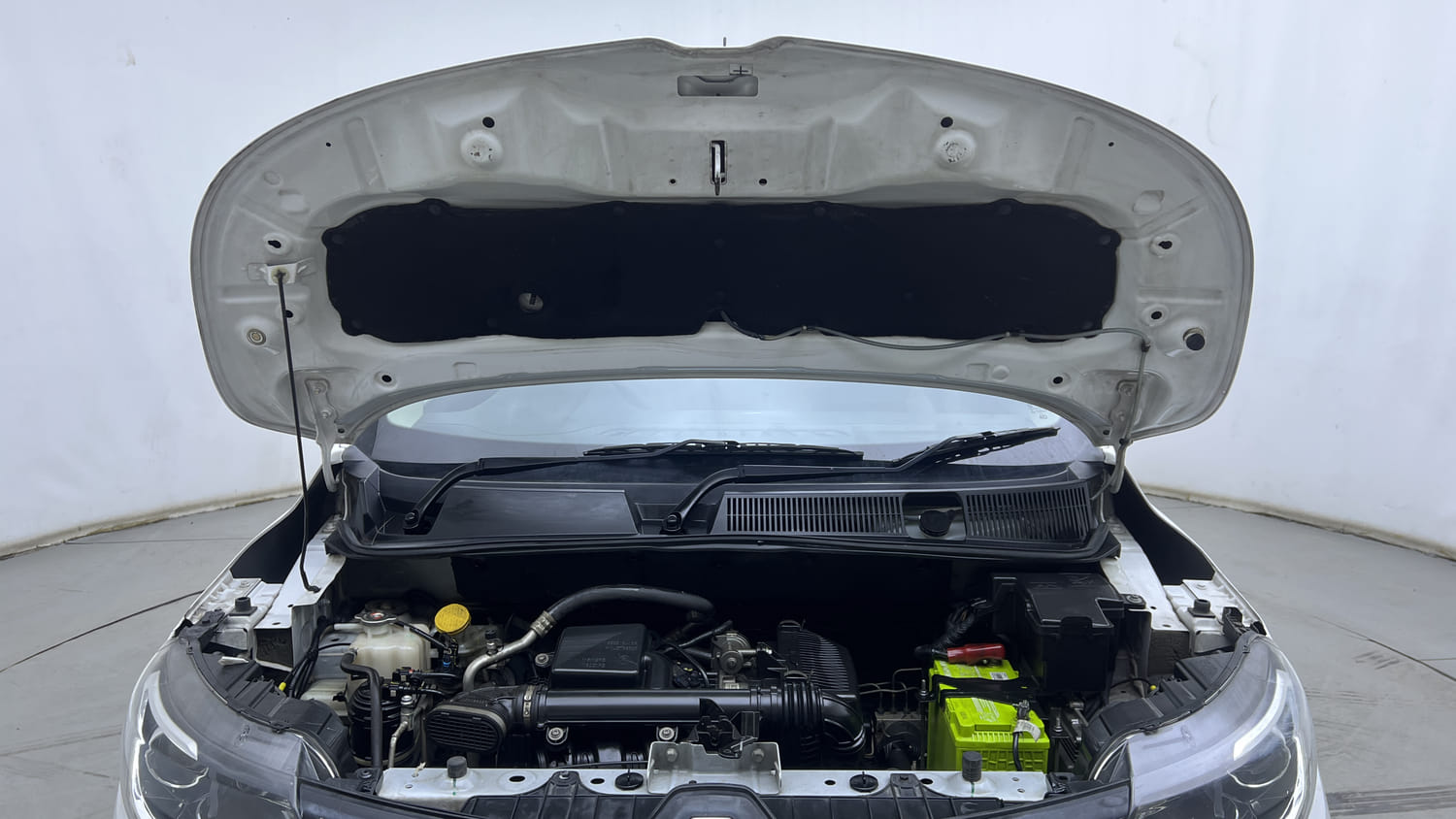 Used 2022 Renault Triber RXZ EASY-R AMT Petrol Automatic engine ENGINE & BONNET OPEN FRONT VIEW