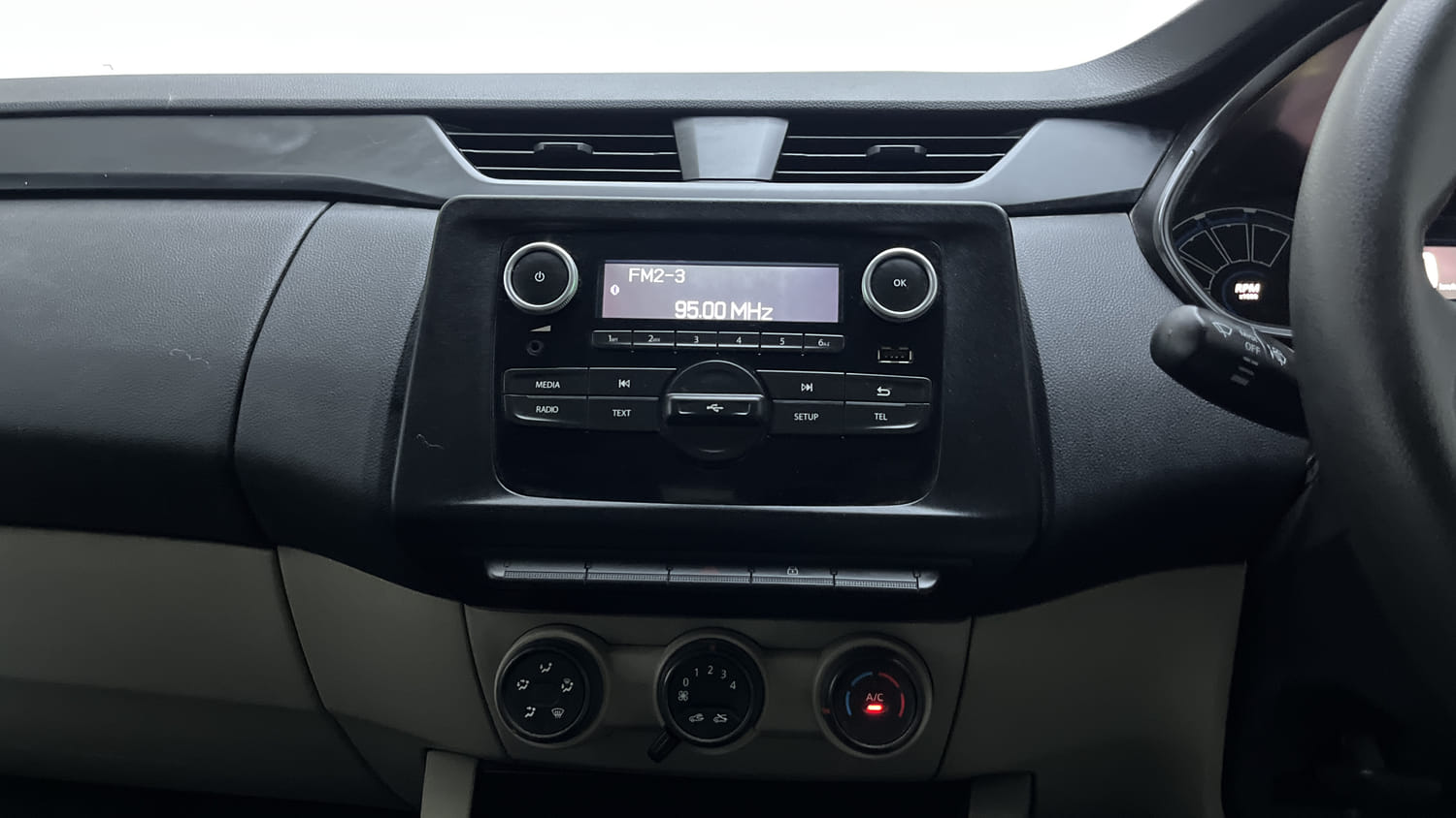 Used 2022 Renault Triber RXL Petrol Manual interior MUSIC SYSTEM & AC CONTROL VIEW