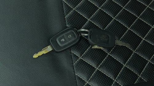 Used 2017 Renault Kwid 1.0 RXT Petrol Manual extra CAR KEY VIEW