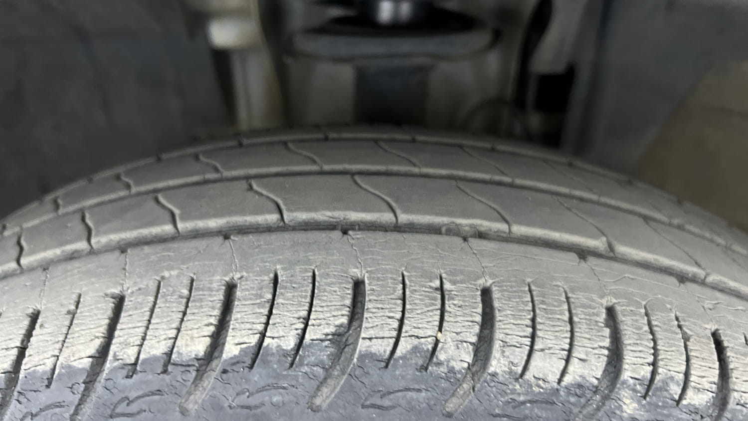 Used 2022 Renault Triber RXZ EASY-R AMT Petrol Automatic tyres LEFT FRONT TYRE TREAD VIEW