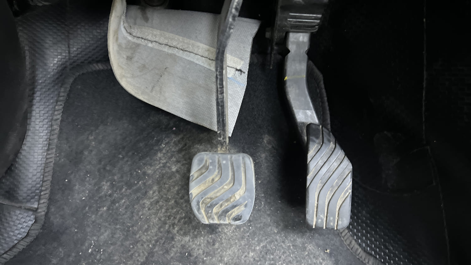 Used 2022 Renault Triber RXZ EASY-R AMT Petrol Automatic interior PEDALS VIEW