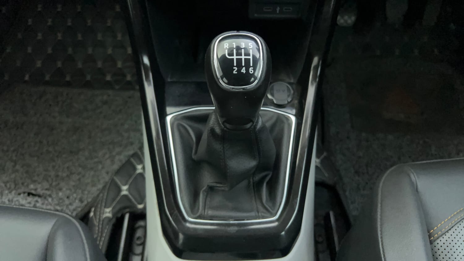 Used 2021 Skoda Kushaq Style 1.0L TSI MT Petrol Manual interior GEAR  KNOB VIEW