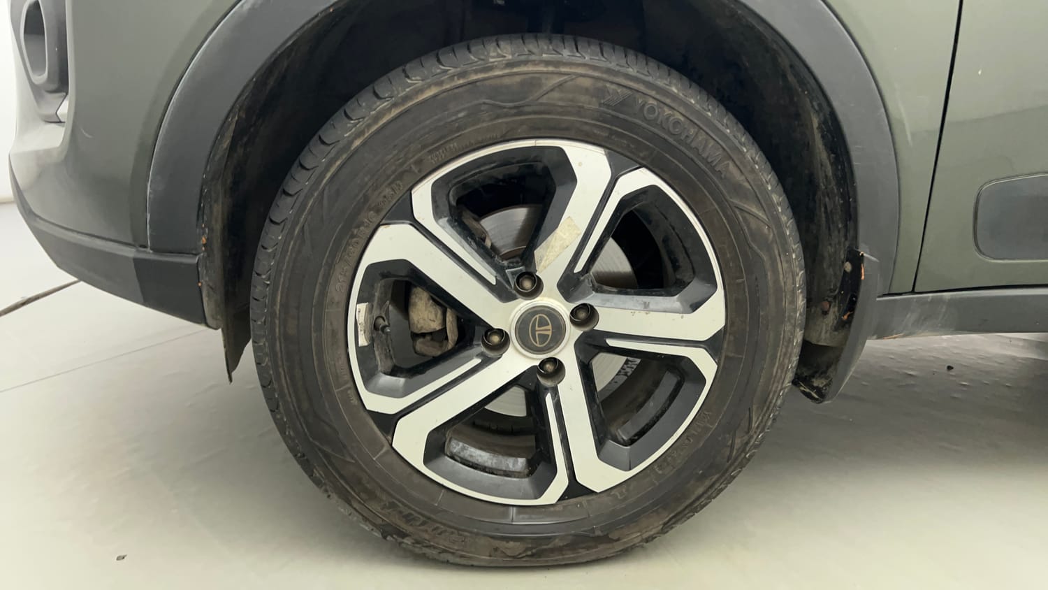 Used 2022 Tata Nexon XZA Plus Diesel Diesel Automatic tyres LEFT FRONT TYRE RIM VIEW