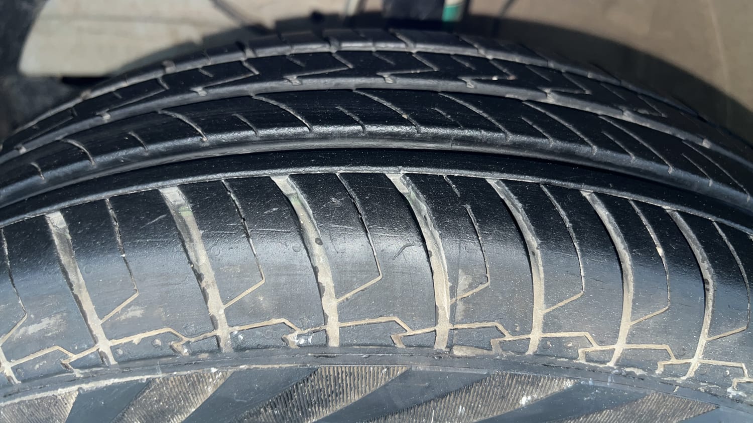 Used 2023 Maruti Suzuki Swift LXi Petrol Manual tyres LEFT FRONT TYRE TREAD VIEW