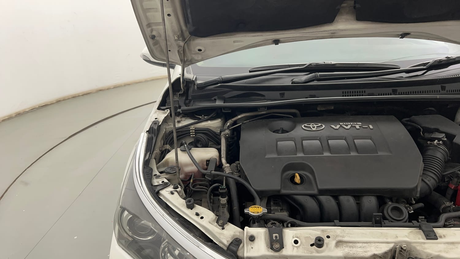 Used 2017 Toyota Corolla Altis G Petrol Petrol Manual engine ENGINE RIGHT SIDE HINGE & APRON VIEW