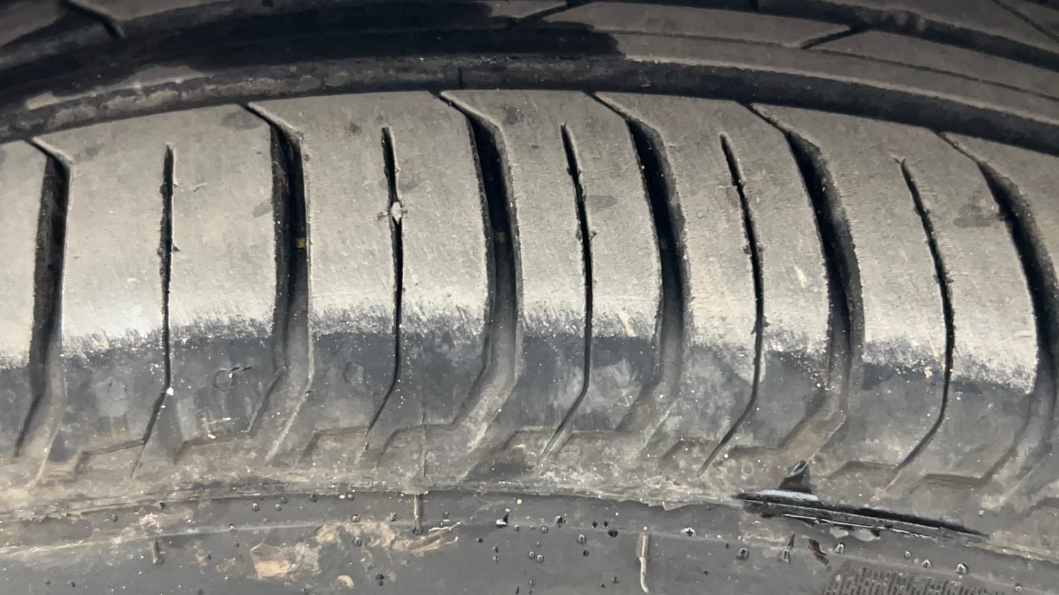 Used 2017 Toyota Corolla Altis G Petrol Petrol Manual tyres LEFT FRONT TYRE TREAD VIEW