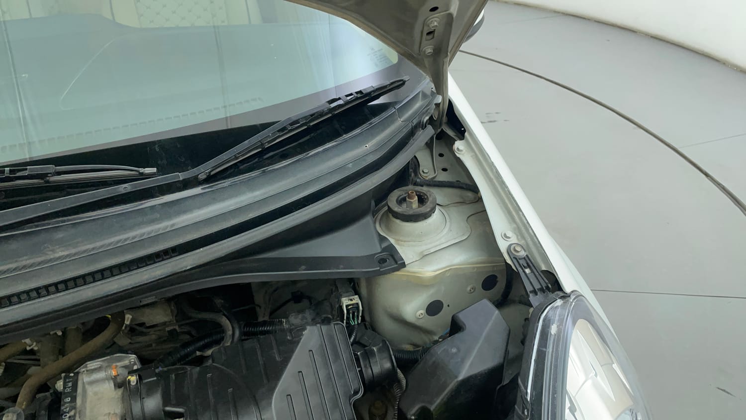 Used 2016 Honda Amaze 1.2 S i-VTEC Petrol Manual engine ENGINE LEFT SIDE HINGE & APRON VIEW