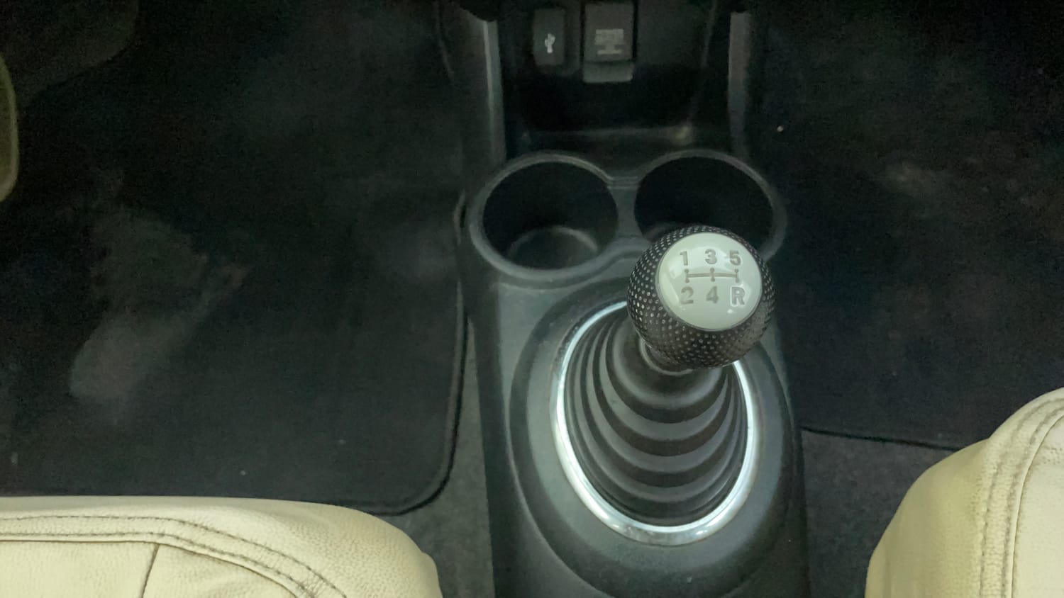 Used 2016 Honda Amaze 1.2 S i-VTEC Petrol Manual interior GEAR  KNOB VIEW