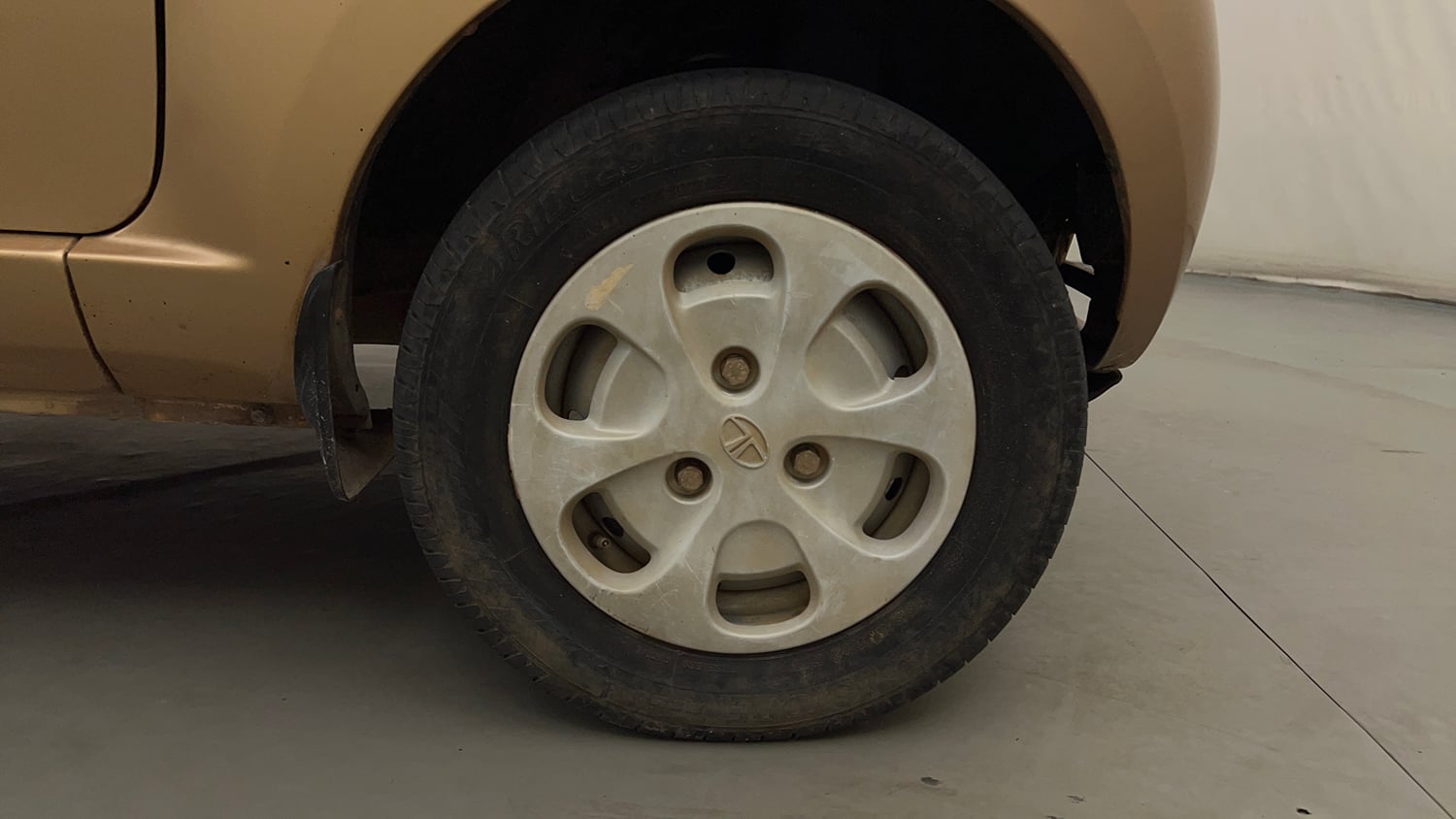 Used 2014 Tata Nano Twist XT Petrol Manual tyres RIGHT FRONT TYRE RIM VIEW