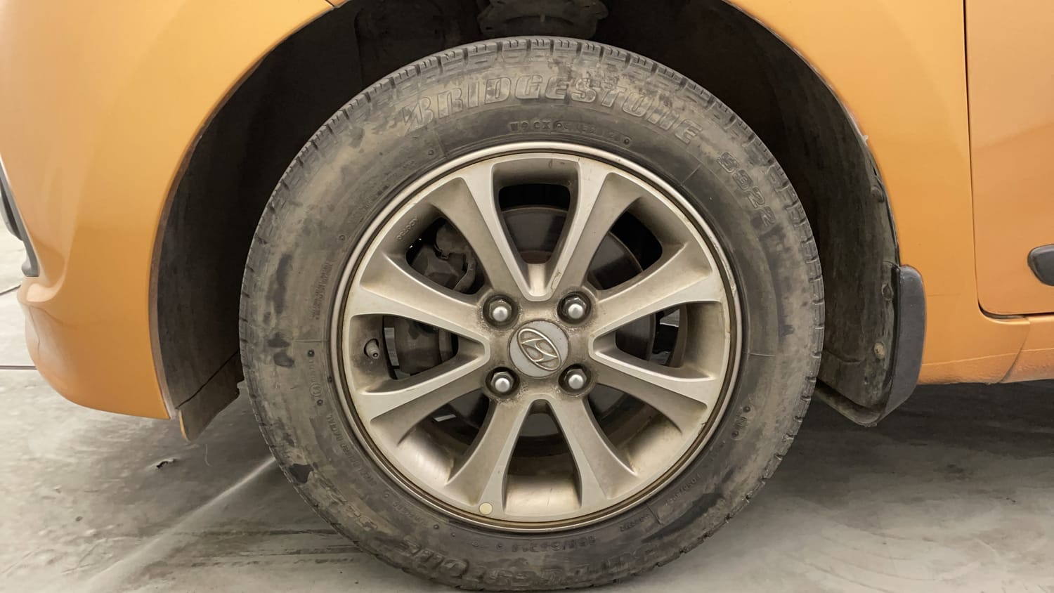 Used 2016 Hyundai Grand i10 Asta 1.2 Kappa VTVT (O) Petrol Manual tyres LEFT FRONT TYRE RIM VIEW