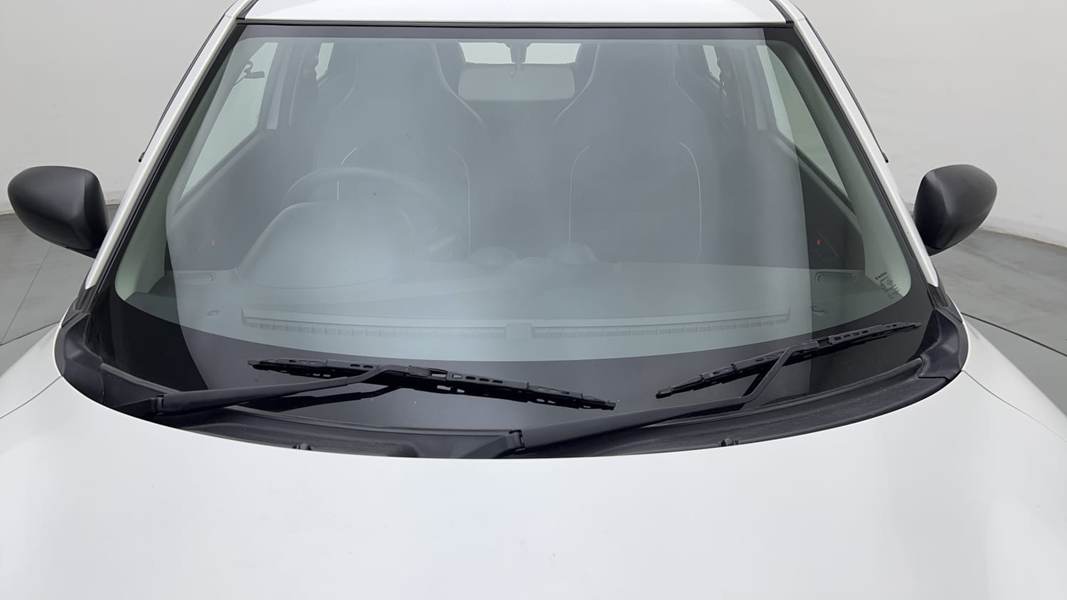 Used 2023 Maruti Suzuki Swift LXi Petrol Manual exterior FRONT WINDSHIELD VIEW