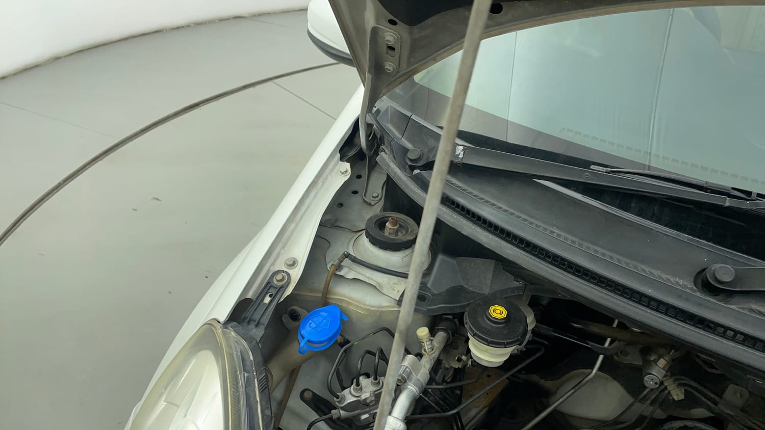 Used 2016 Honda Amaze 1.2 S i-VTEC Petrol Manual engine ENGINE RIGHT SIDE HINGE & APRON VIEW