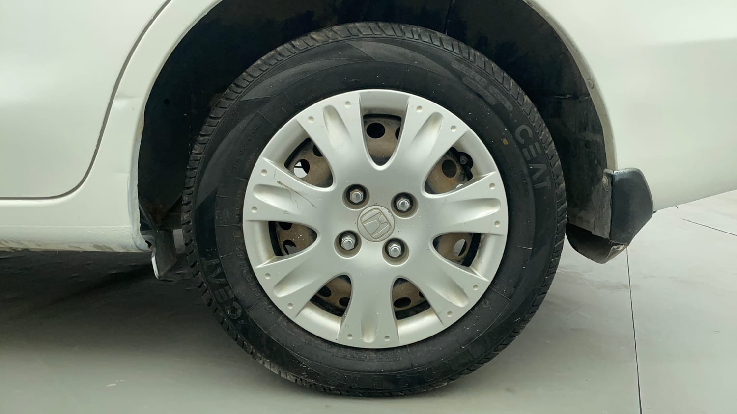 Used 2016 Honda Amaze 1.2 S i-VTEC Petrol Manual tyres LEFT REAR TYRE RIM VIEW