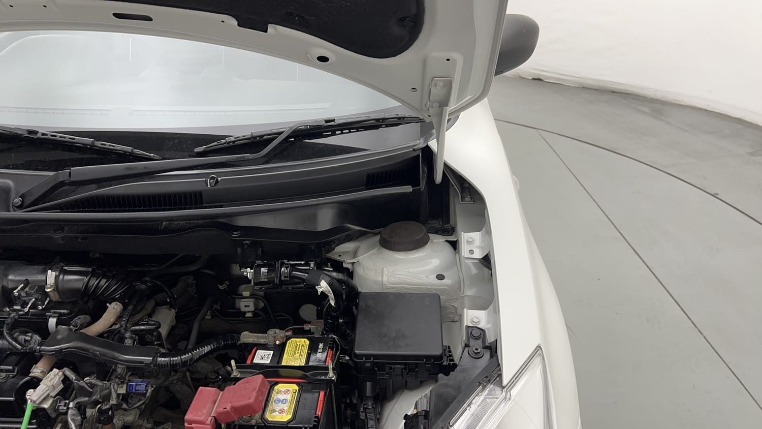 Used 2023 Maruti Suzuki Swift LXi Petrol Manual engine ENGINE LEFT SIDE HINGE & APRON VIEW