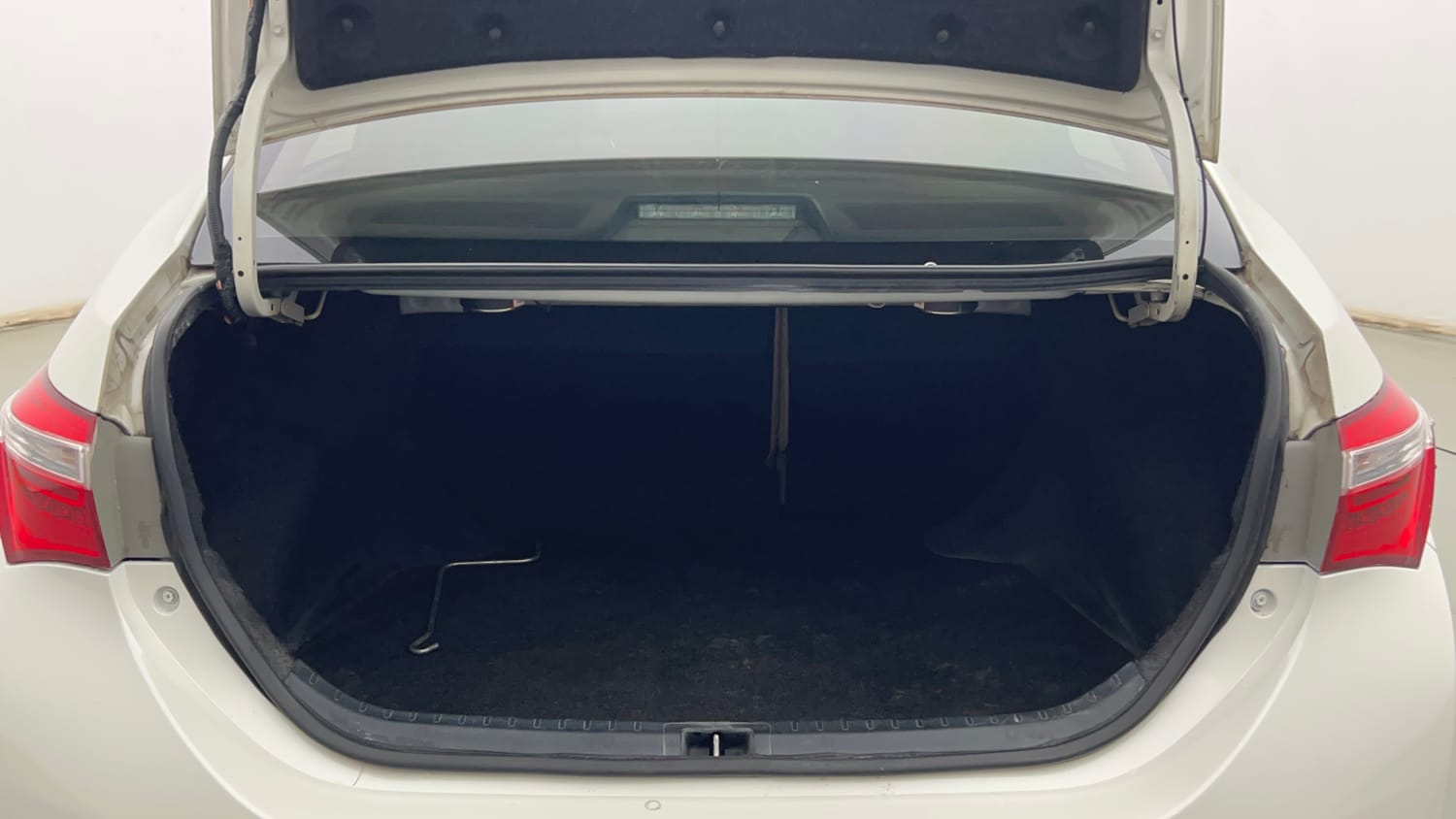 Used 2017 Toyota Corolla Altis G Petrol Petrol Manual interior DICKY INSIDE VIEW