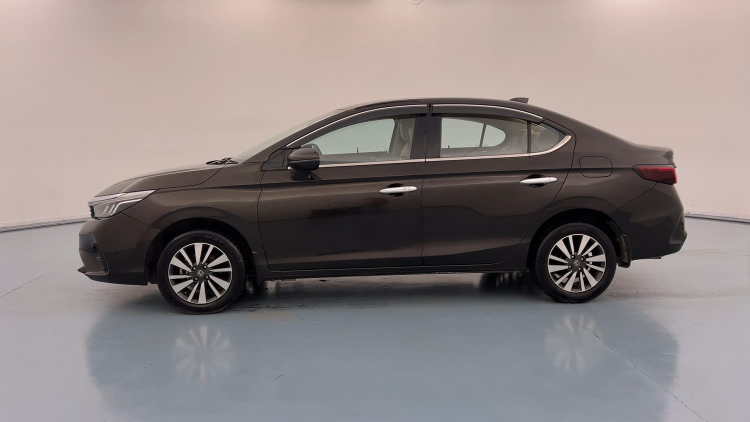 Used 2023 Honda City V Petrol MT Petrol Manual exterior LEFT SIDE VIEW