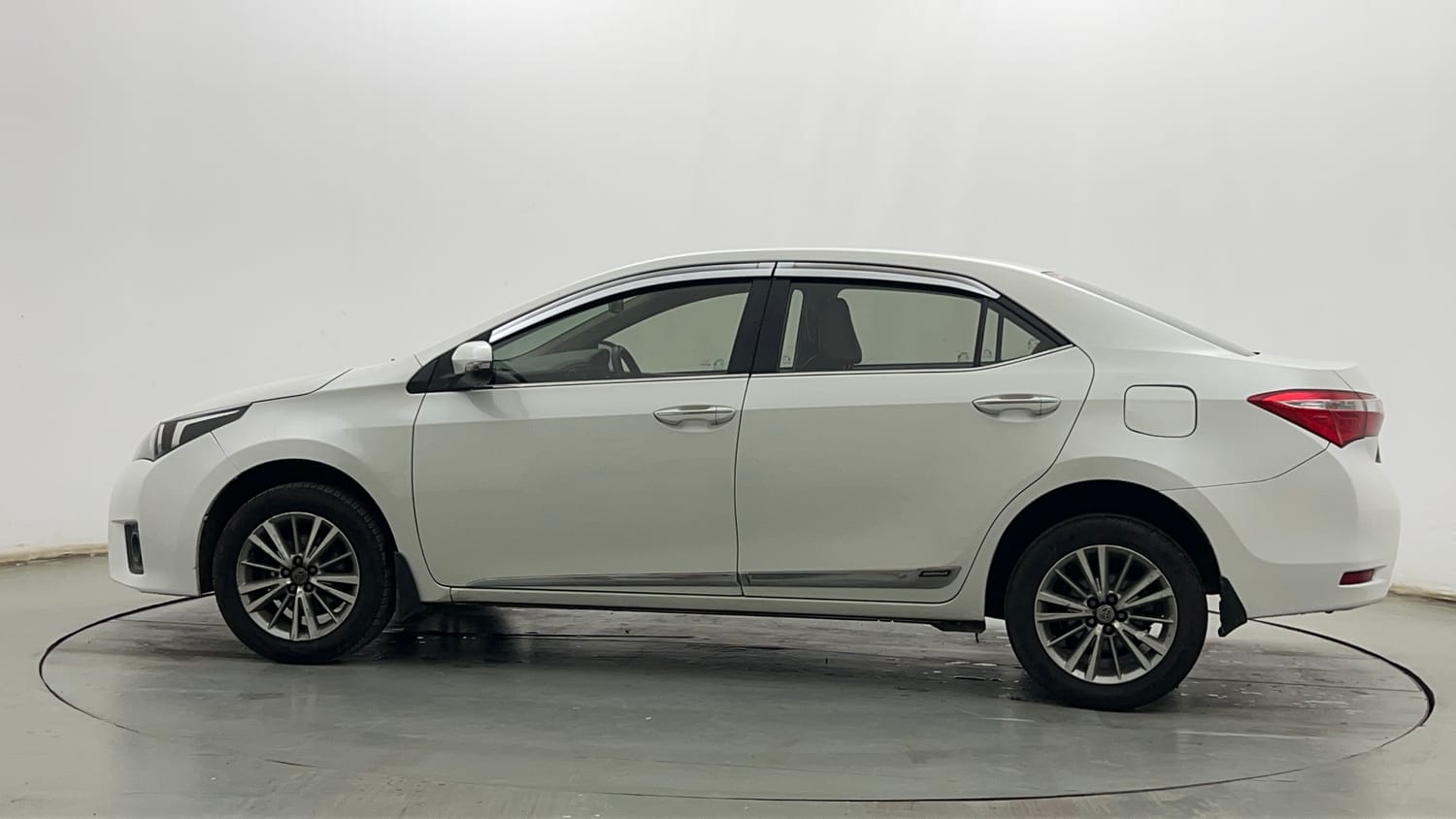 Used 2017 Toyota Corolla Altis G Petrol Petrol Manual exterior LEFT SIDE VIEW