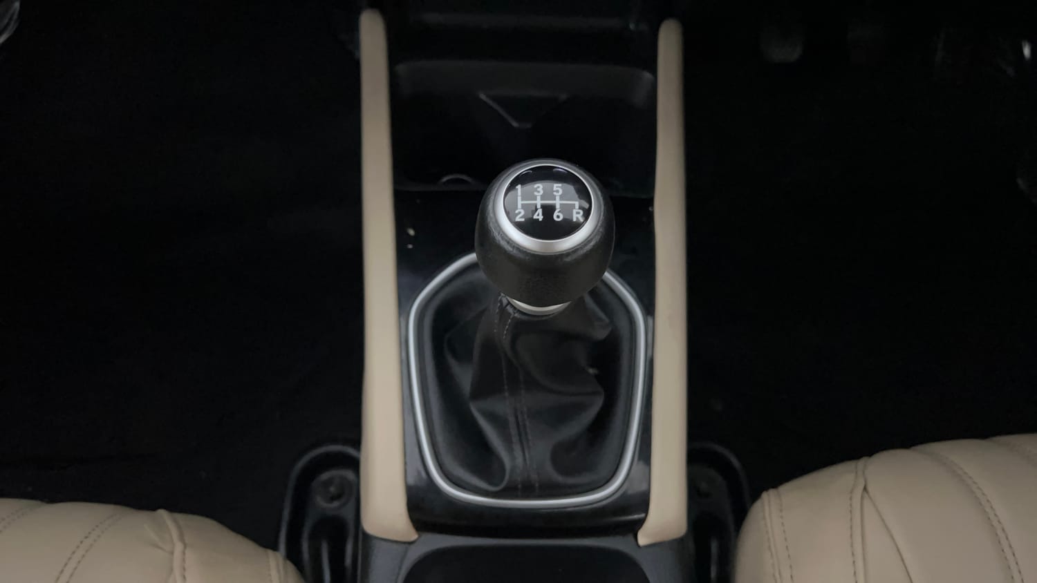 Used 2023 Honda City V Petrol MT Petrol Manual interior GEAR  KNOB VIEW