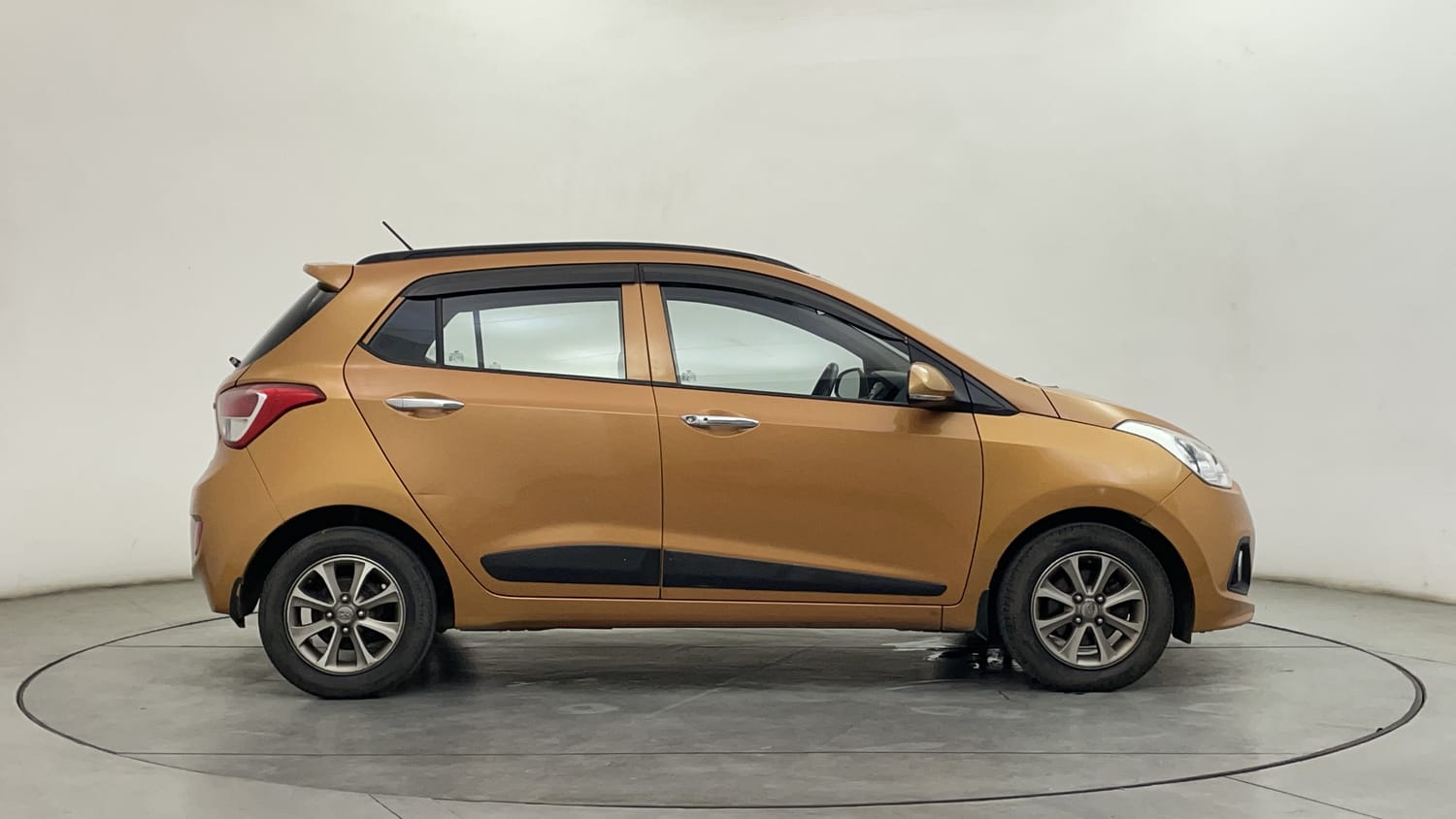 Used 2016 Hyundai Grand i10 Asta 1.2 Kappa VTVT (O) Petrol Manual exterior RIGHT SIDE VIEW