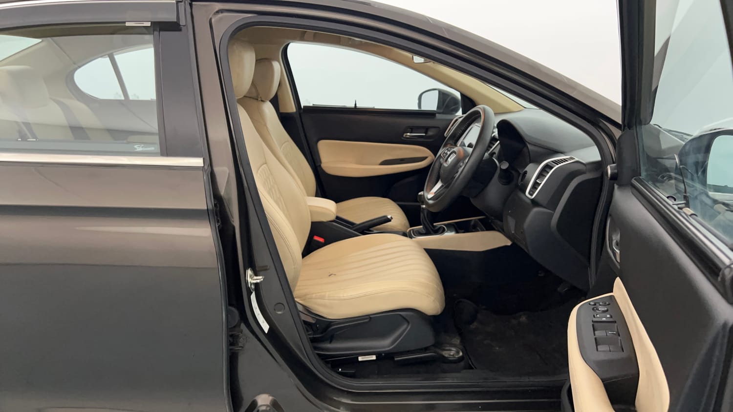 Used 2023 Honda City V Petrol MT Petrol Manual interior RIGHT SIDE FRONT DOOR CABIN VIEW