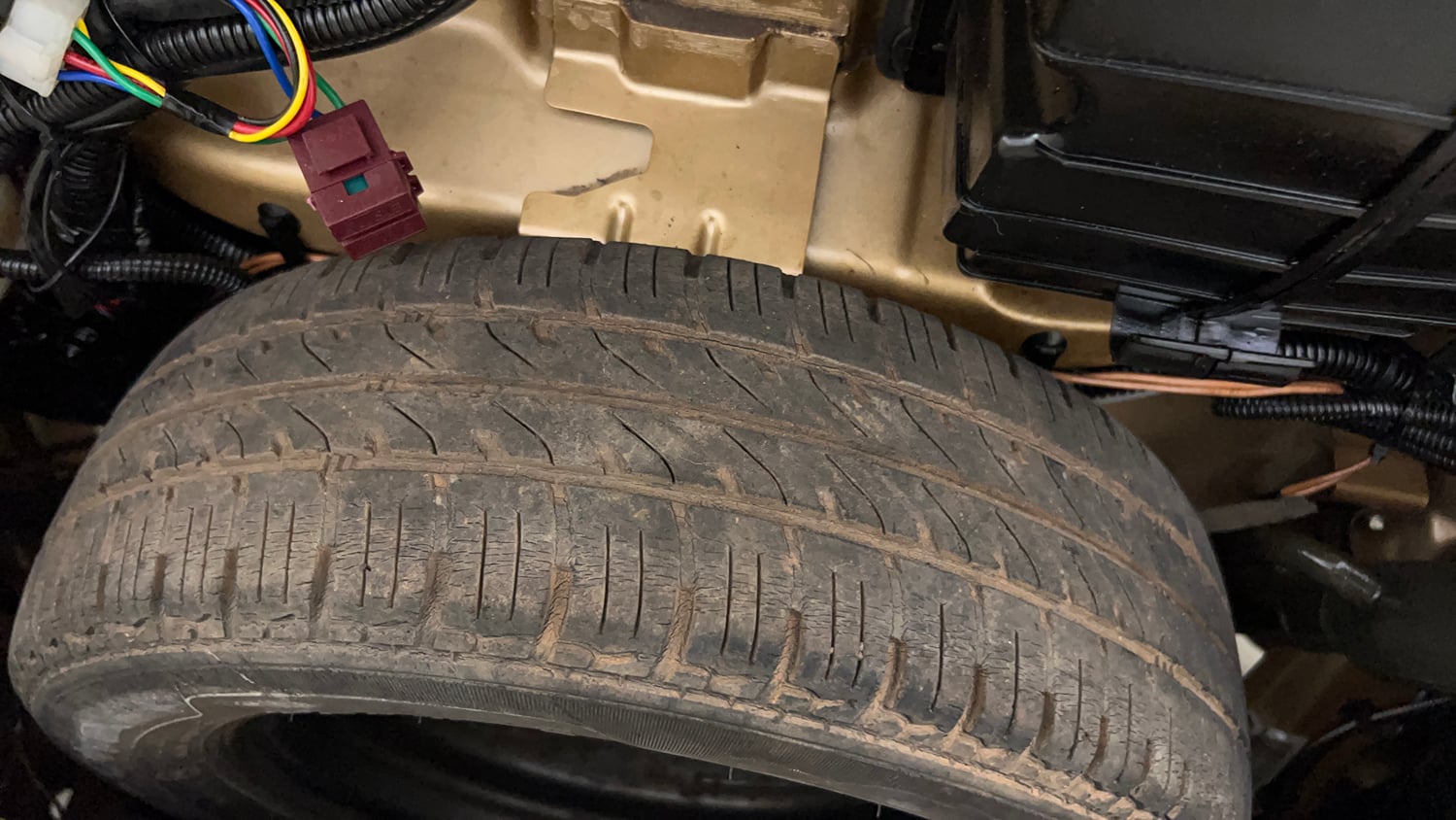 Used 2014 Tata Nano Twist XT Petrol Manual tyres SPARE TYRE VIEW