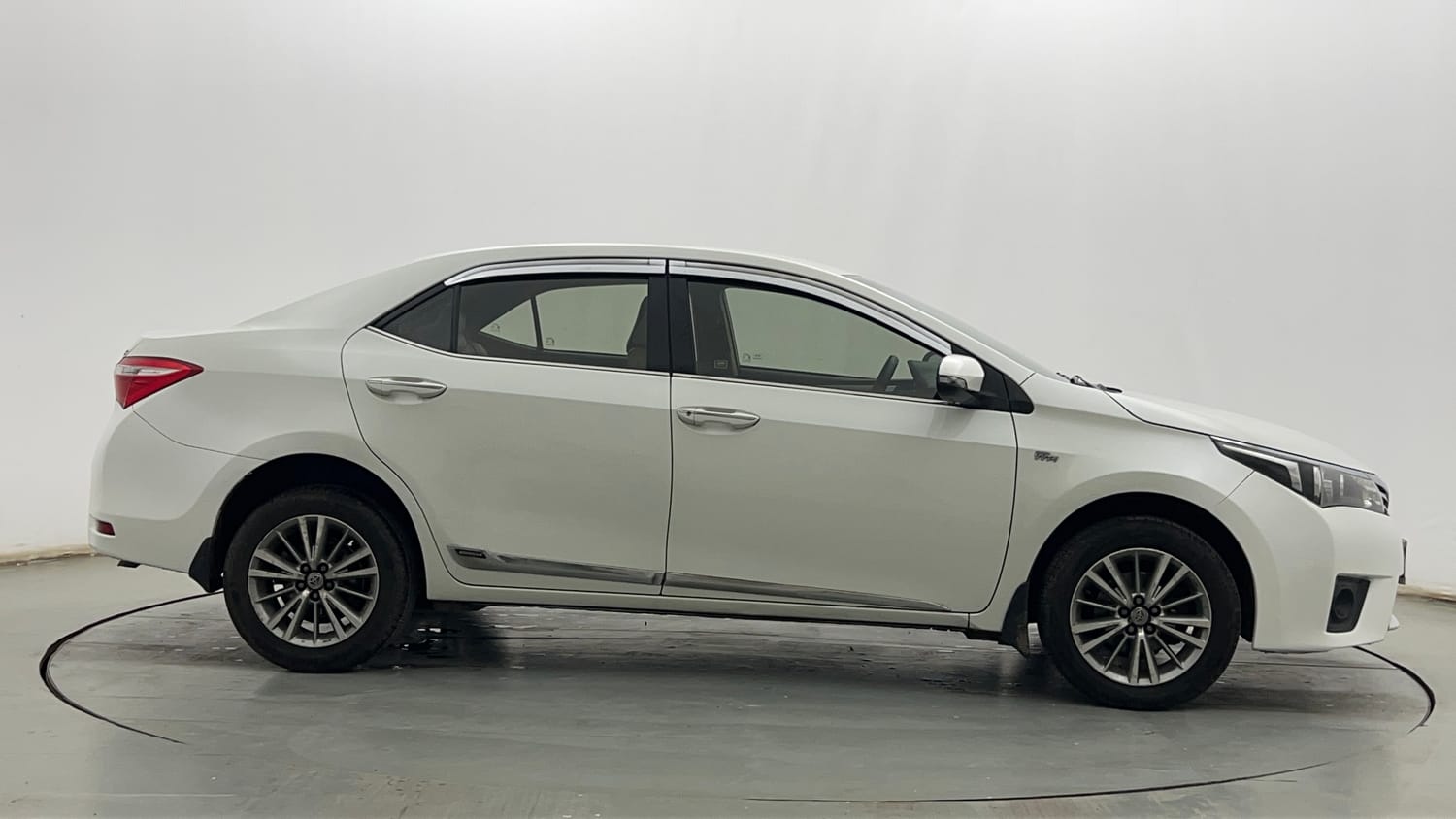 Used 2017 Toyota Corolla Altis G Petrol Petrol Manual exterior RIGHT SIDE VIEW
