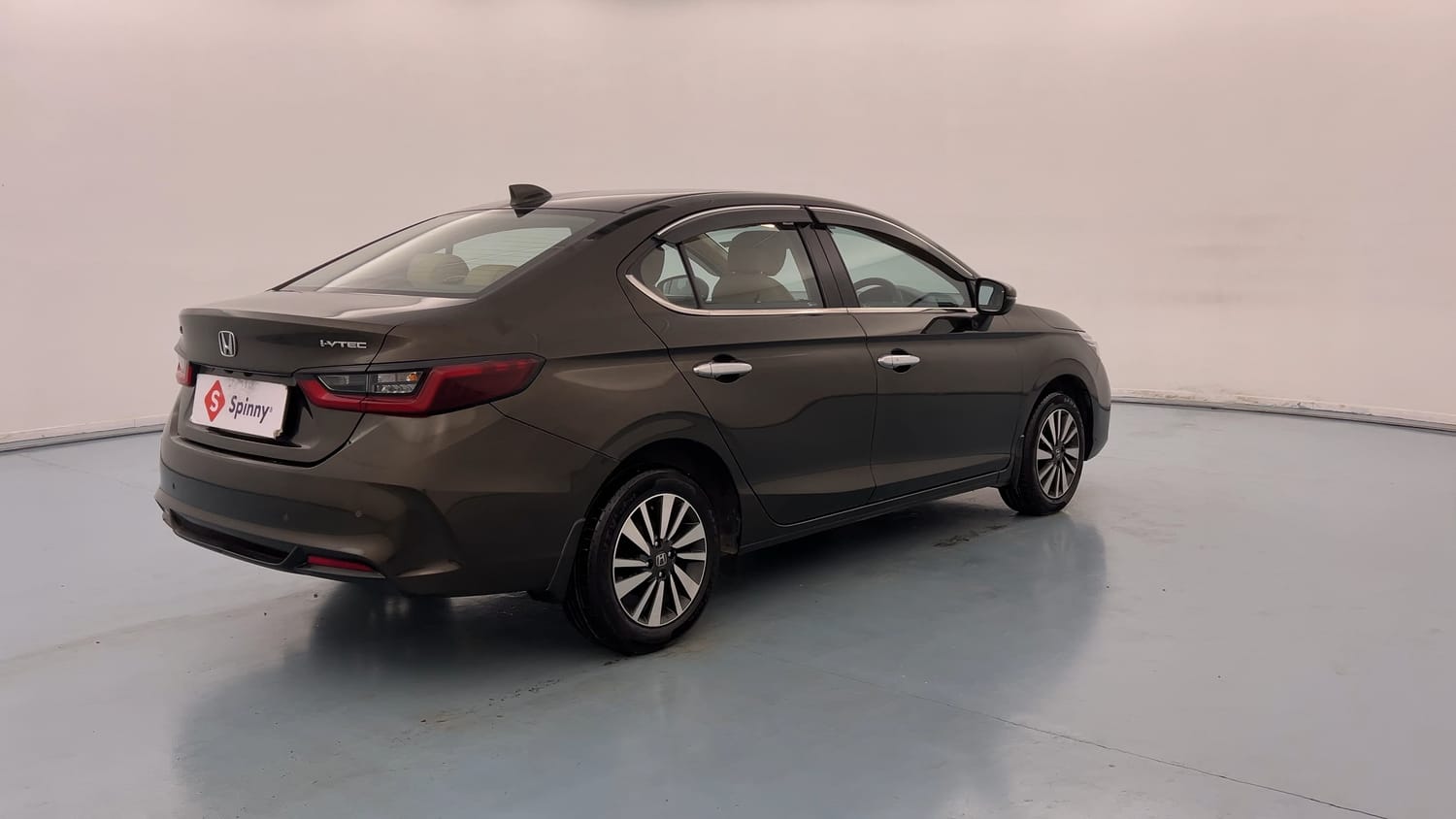 Used 2023 Honda City V Petrol MT Petrol Manual exterior RIGHT REAR CORNER VIEW