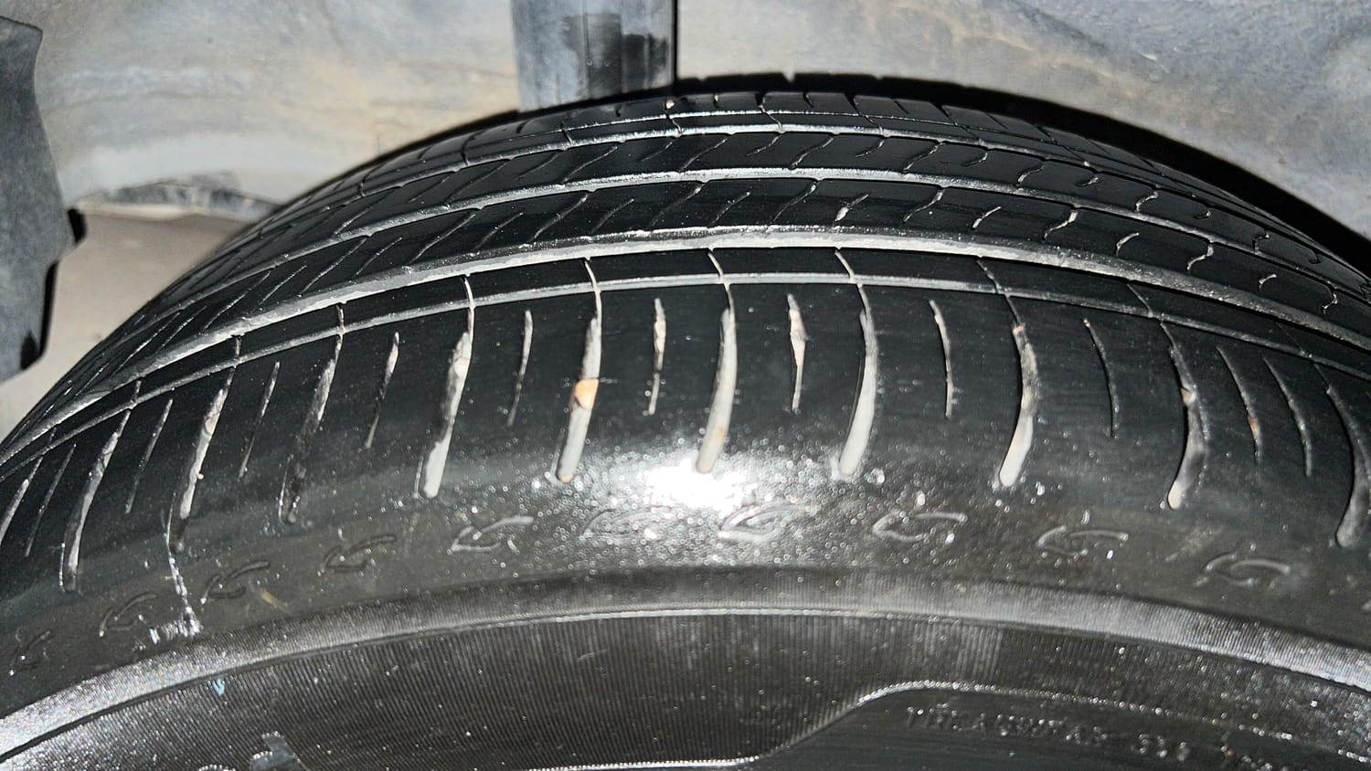 Used 2023 Honda City V Petrol MT Petrol Manual tyres RIGHT REAR TYRE TREAD VIEW
