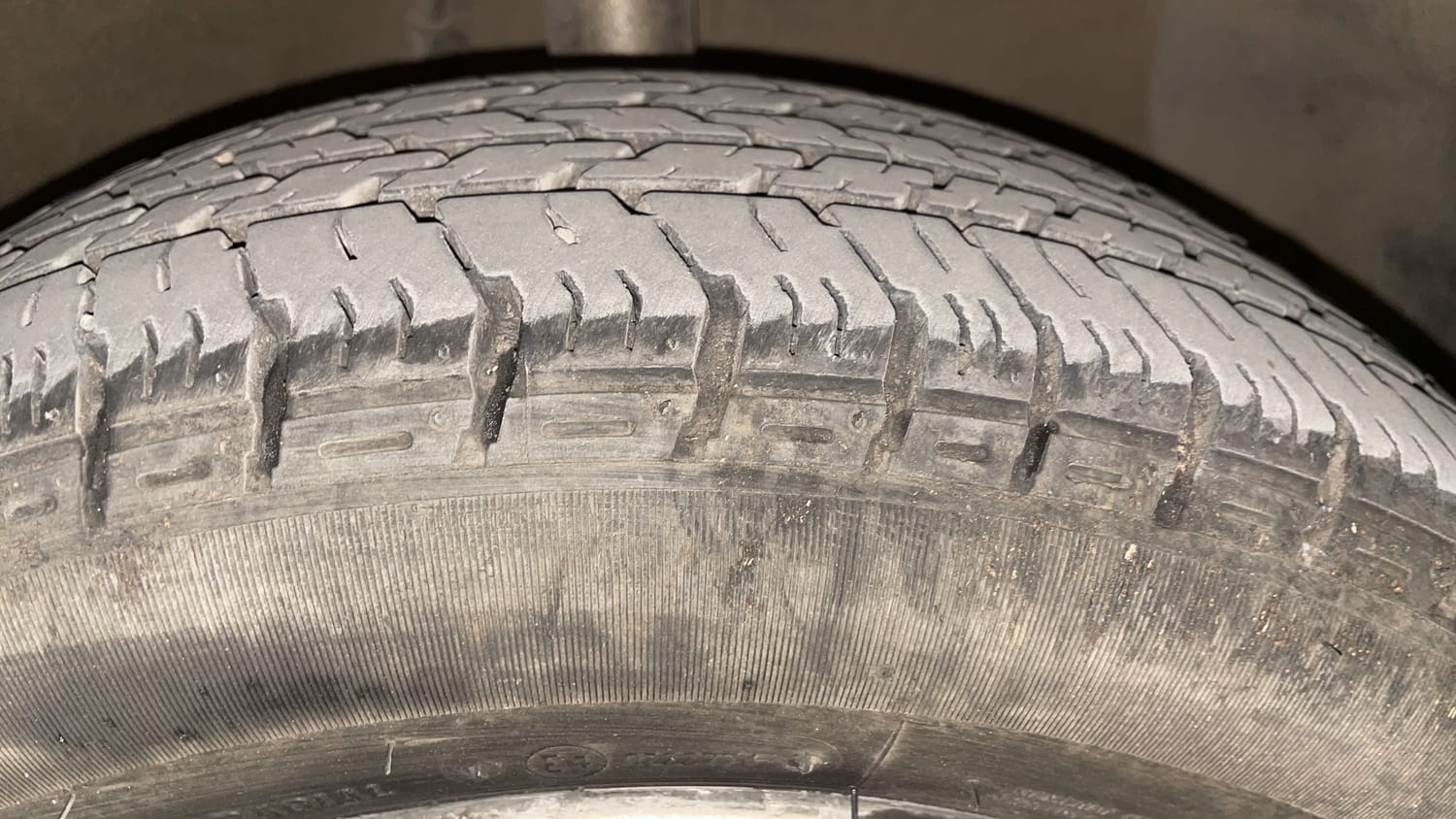 Used 2016 Hyundai Grand i10 Asta 1.2 Kappa VTVT (O) Petrol Manual tyres RIGHT FRONT TYRE TREAD VIEW
